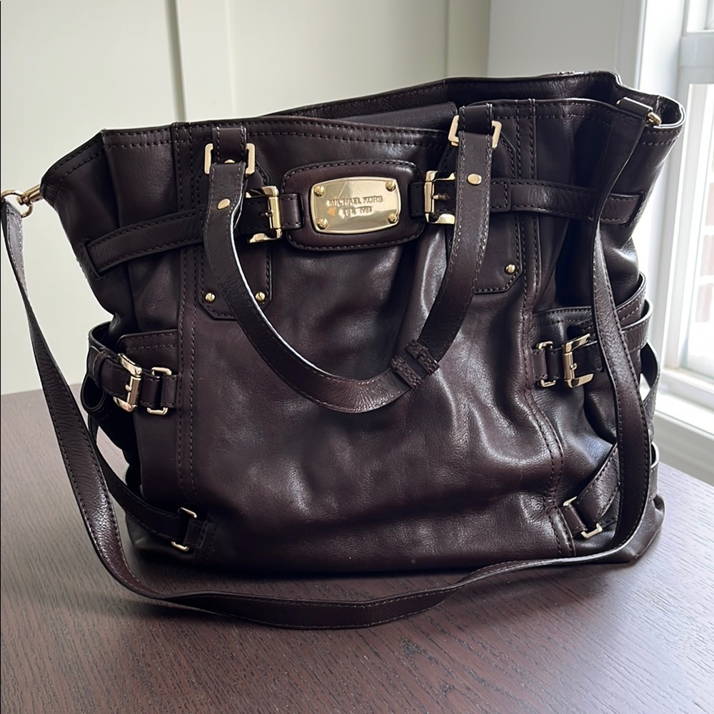 Michael Kors Gansevoort Large Shoulder Tote Bag with Gold Hardware
